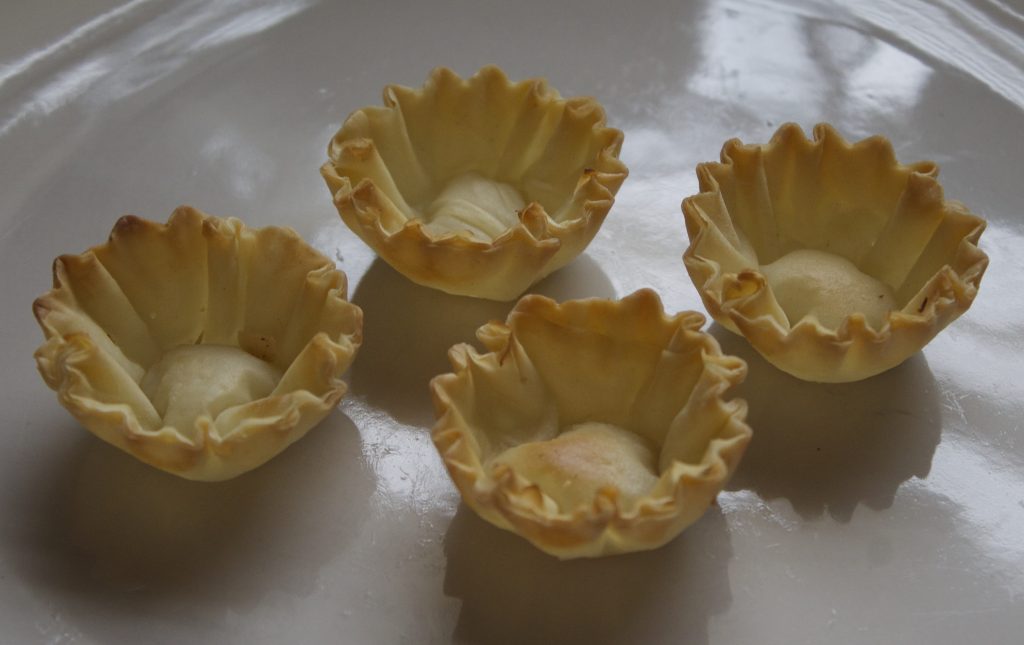 mini yogurt pies-pie shells 
