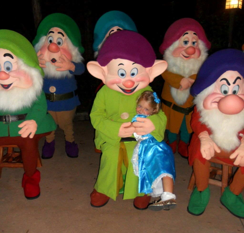mickey's not so scary halloween party-seven dwarfs pictures 