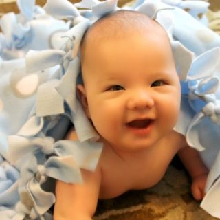 How to Make a No Sew Baby Blanket